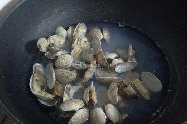 姜葱炒花甲的做法图解2