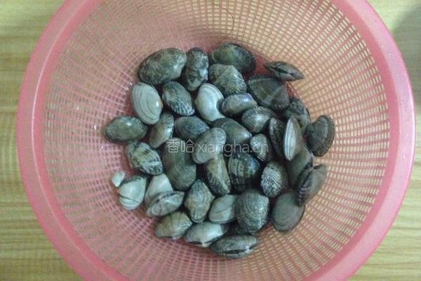 姜葱炒花甲的做法图解1