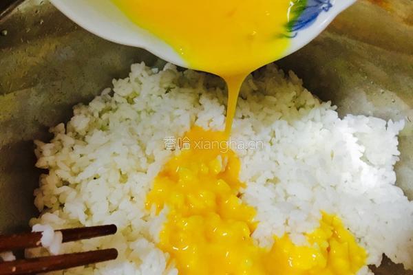 简易黄金蛋炒饭的做法图解4