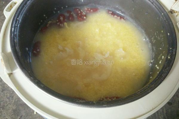 小米红枣银耳粥的做法图解5