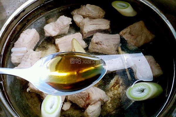 海带枸杞排骨汤的做法图解5