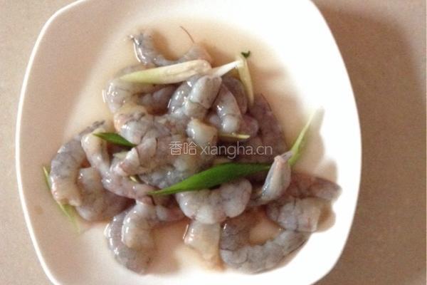 大虾红烧豆腐的做法图解1