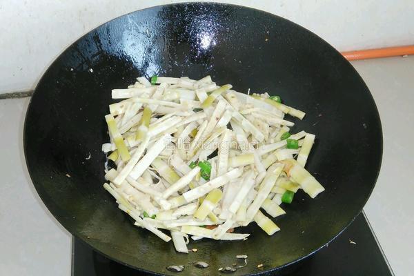 腊肉炒春笋的做法图解3
