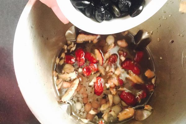 芝麻黑豆浆的做法图解3