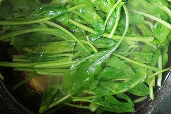 花生米拌菠菜的做法图解2