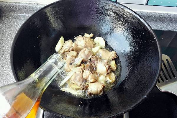 家常红烧鸡块的做法图解7