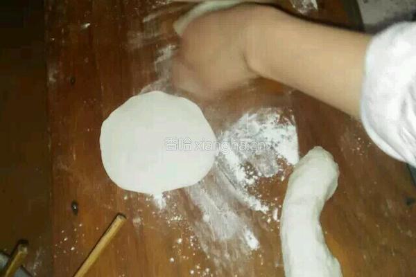 三鲜馅饼的做法图解2