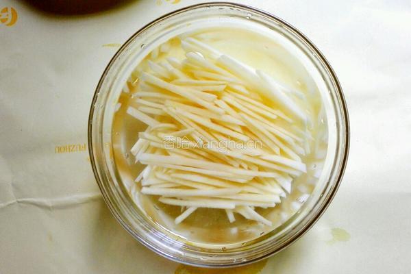 土豆炒青椒的做法图解2