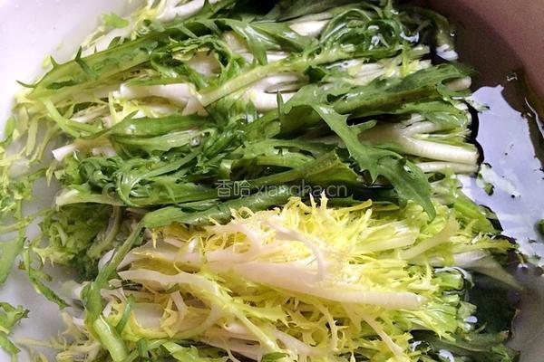 老醋花生拌苦菊的做法图解2