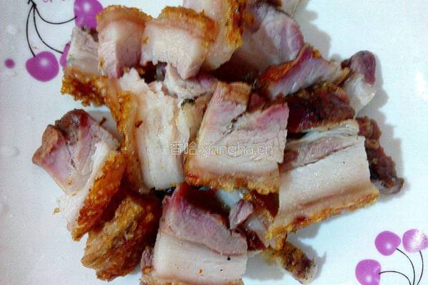 烧肉炒红萝卜的做法图解1