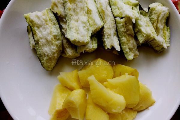东北版土豆炖茄子的做法图解2