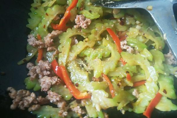豉香肉末炒苦瓜的做法图解8