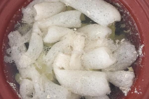 竹荪干贝凉瓜汤的做法图解4