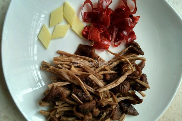 茶树菇炒五花肉的做法图解3