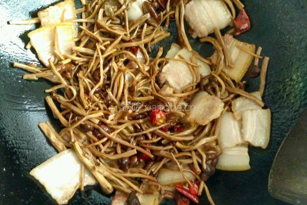 茶树菇炒五花肉的做法图解5