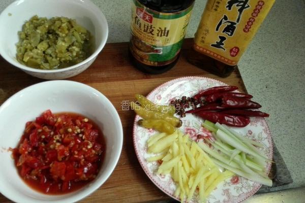 剁椒双色鱼头的做法图解3
