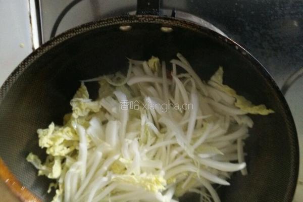 炝炒圆白菜的做法图解5