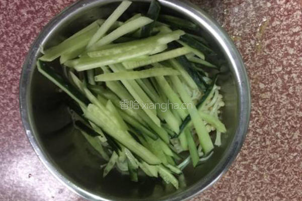 金针菇拌黄瓜的做法图解7