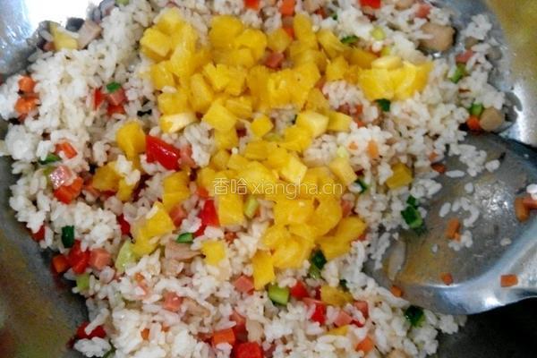 菠萝鸡肉炒饭的做法图解9