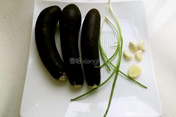 酱扒茄子的做法图解1