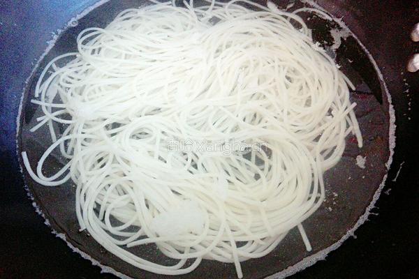 凉拌米粉的做法图解5