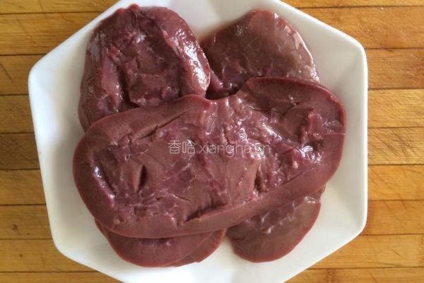 胡萝卜炒腰花的做法图解3