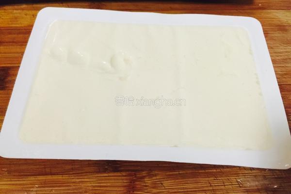 凉拌葱油皮蛋豆腐的做法图解1