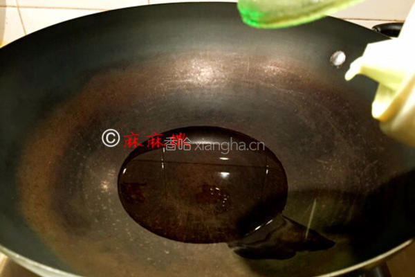 虾仁木耳滑蛋的做法图解3