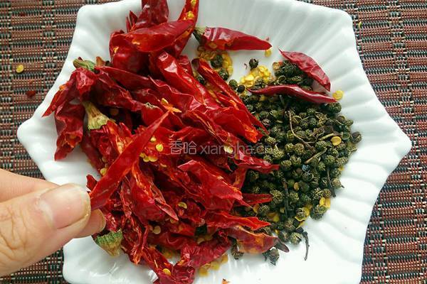麻辣香酒鬼花生的做法图解4