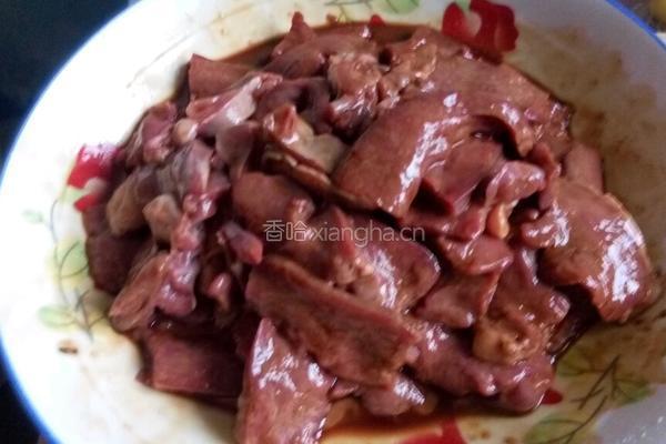 酸菜炒猪心的做法图解3