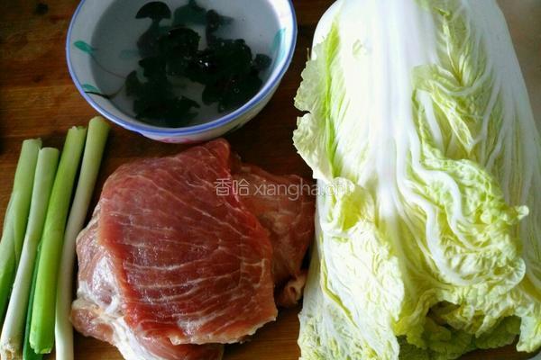 猪肉白菜饺子的做法图解2