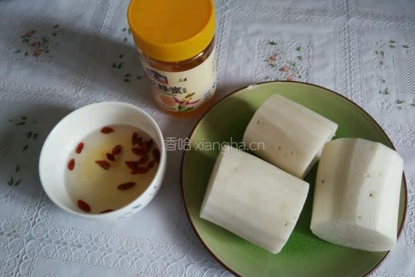白萝卜炖蜂蜜的做法图解1