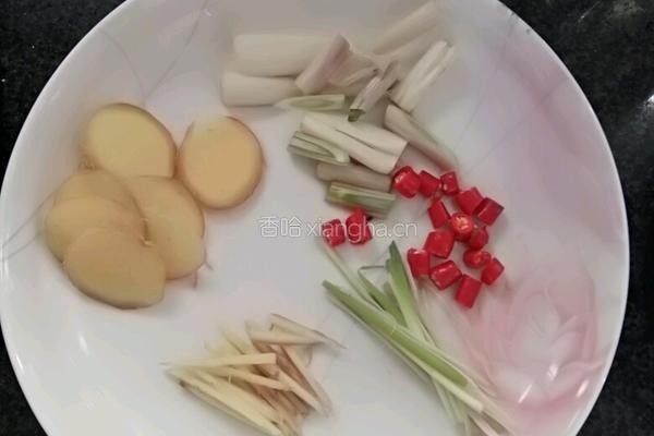 孔雀开屏鱼的做法图解1