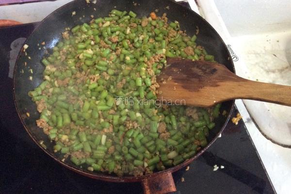 缸豆炒肉沫的做法图解4