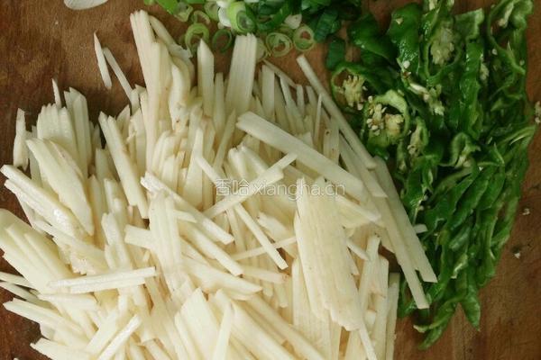 土豆丝炒肉的做法图解1