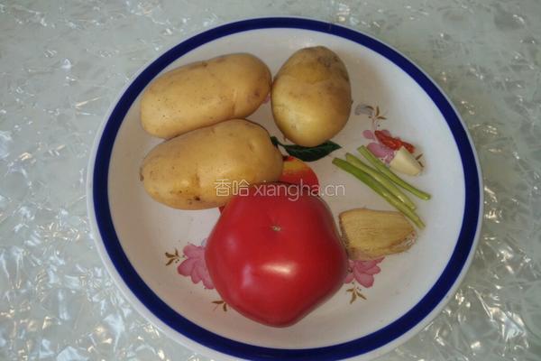 西红柿炒土豆的做法图解1