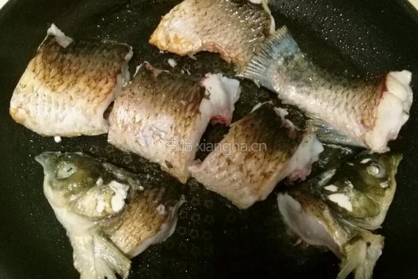 煎草鱼块的做法图解3