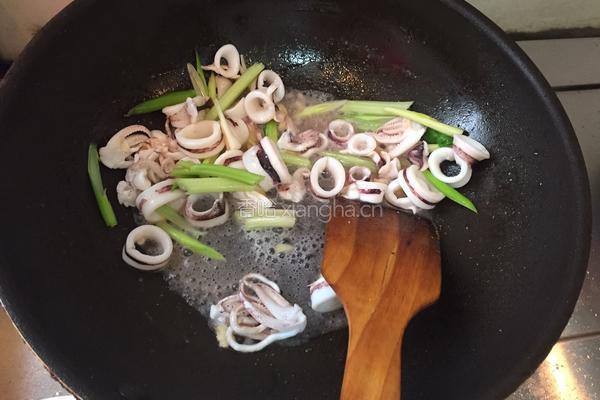 芹菜炒鱿鱼的做法图解6