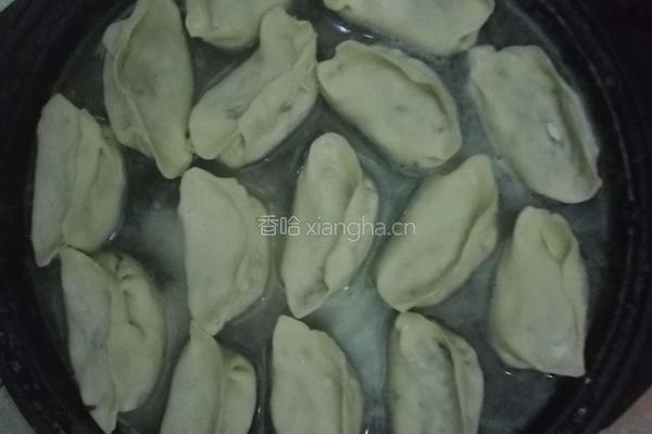 香脆锅贴的做法图解2