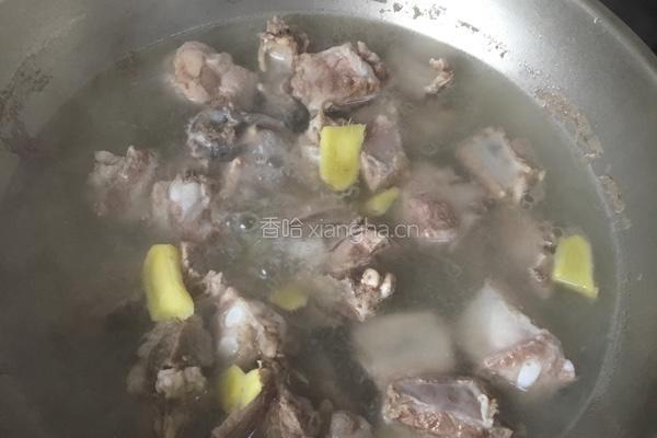 排骨芸豆炖土豆的做法图解1