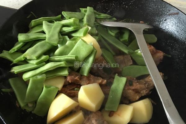 排骨芸豆炖土豆的做法图解6