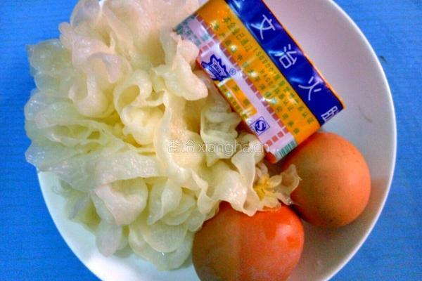 鸡蛋火腿炒银耳的做法图解1