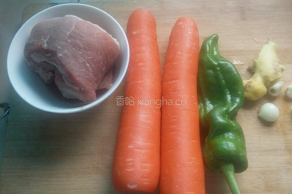 红萝卜炒肉丝的做法图解1