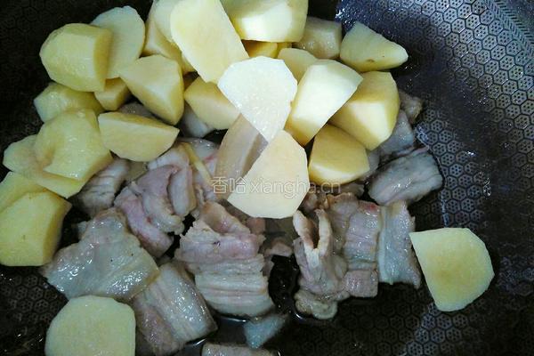 土豆烧肉的做法图解6