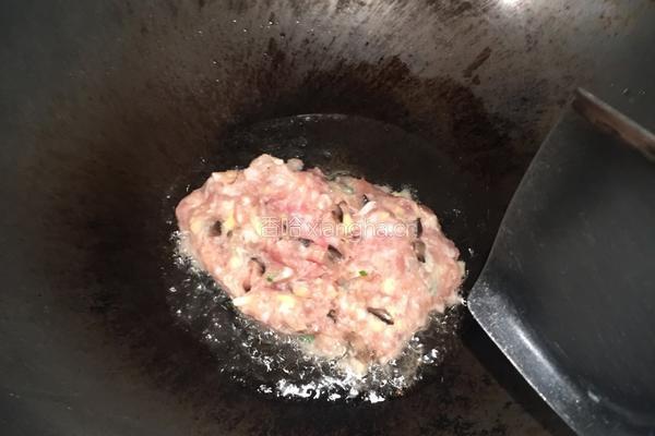 鸡蛋肉末炒饭的做法图解2