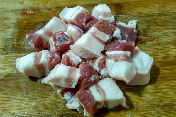 土豆炖五花肉豆角的做法图解1