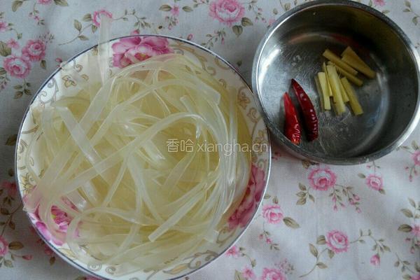 东北酸菜炖排骨的做法图解3