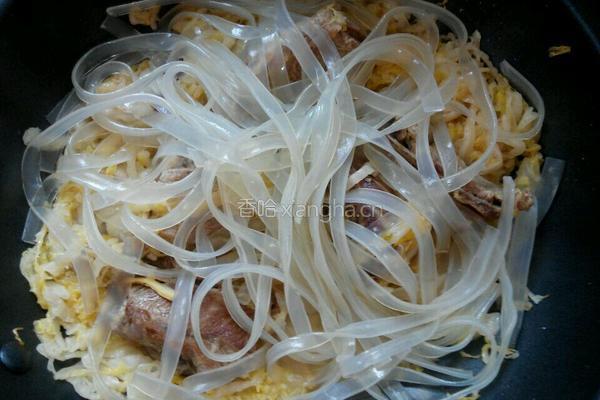 东北酸菜炖排骨的做法图解10