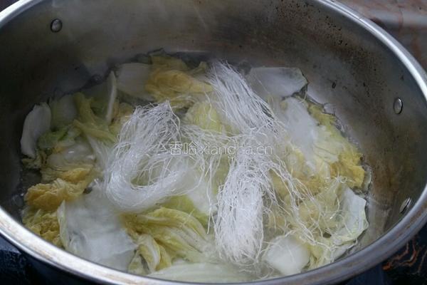 娃娃菜拌粉丝的做法图解2