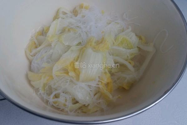 娃娃菜拌粉丝的做法图解4